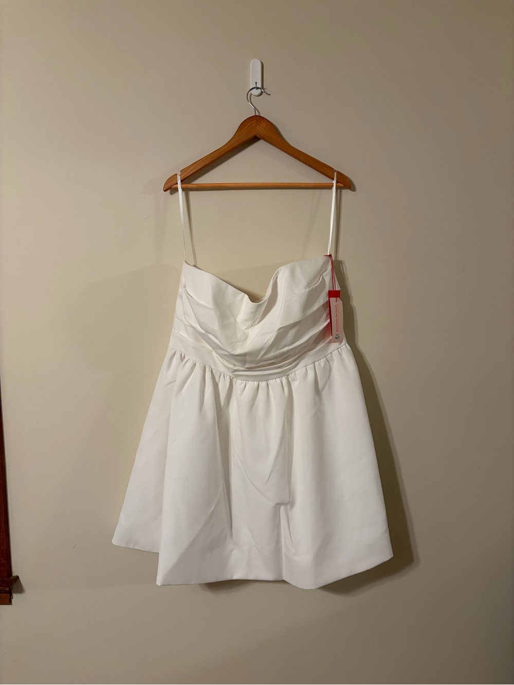 Elegant White Strapless Mini Dress